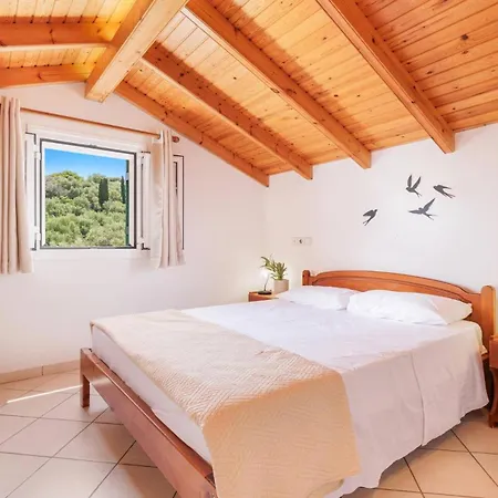 Βίλα Alexandros By *