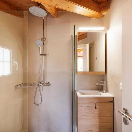 Βίλα Alexandros By *